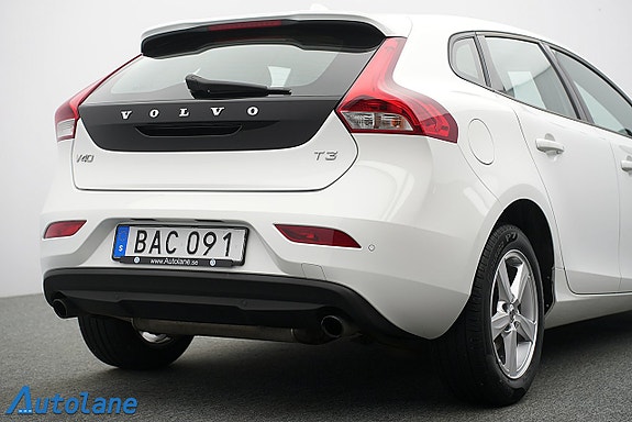 Volvo V40 12 of 27