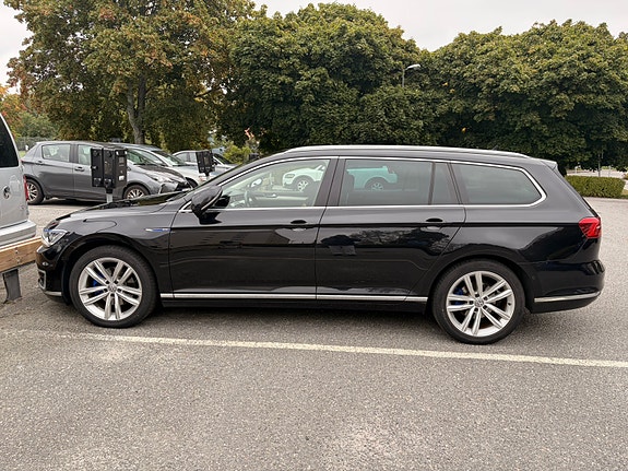 Volkswagen Passat 3 of 16