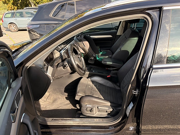 Volkswagen Passat 11 of 16