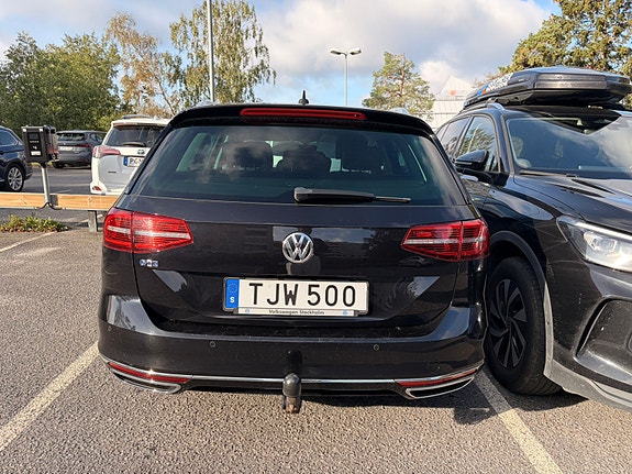 Volkswagen Passat 13 of 16