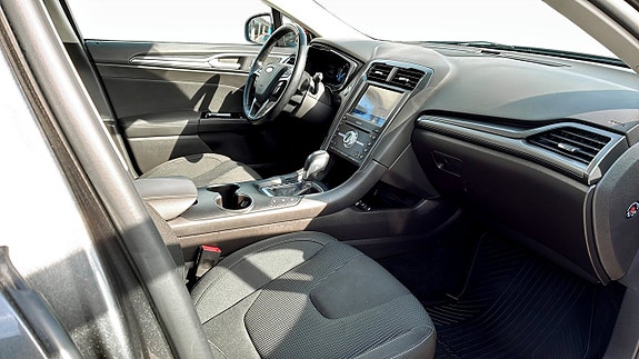 Ford Mondeo 3 of 9