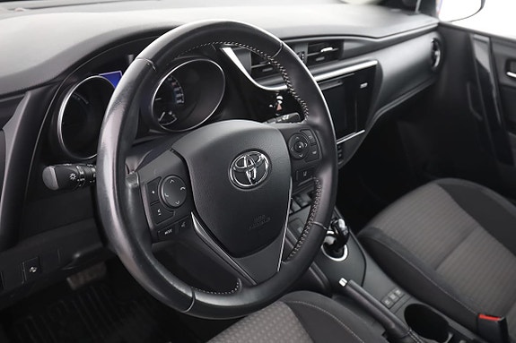 Toyota Auris 12 of 30