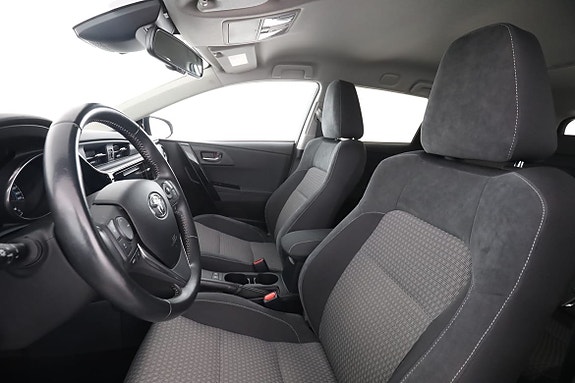 Toyota Auris 11 of 30