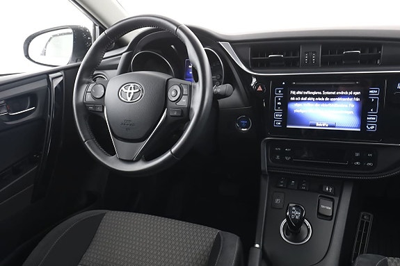 Toyota Auris 14 of 30