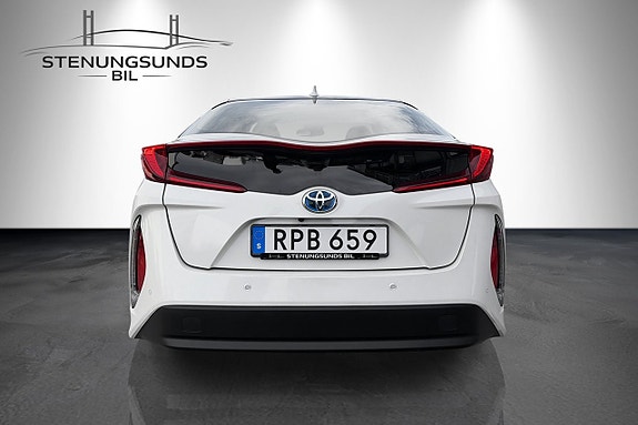 Toyota Prius Plug-in Hybrid 4 of 20