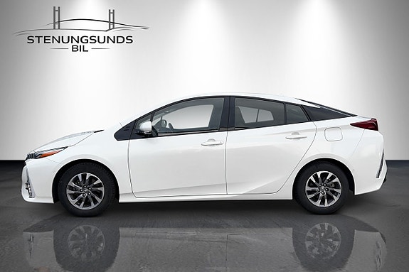 Toyota Prius Plug-in Hybrid 2 of 20