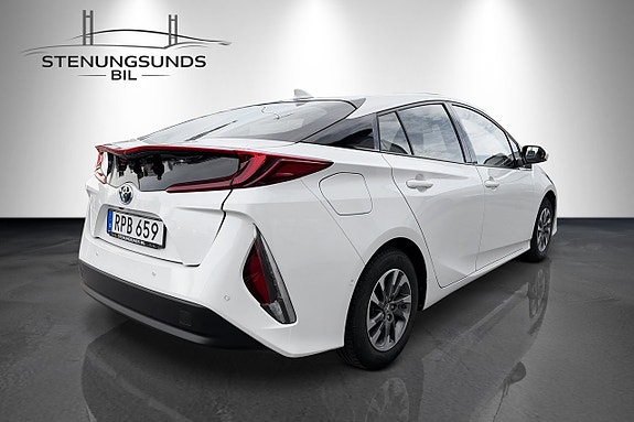 Toyota Prius Plug-in Hybrid 5 of 20