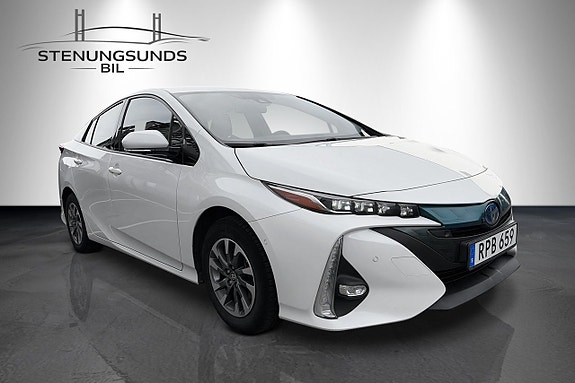 Toyota Prius Plug-in Hybrid 6 of 20