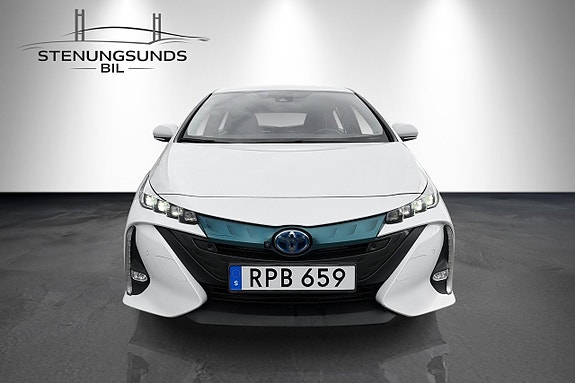 Toyota Prius Plug-in Hybrid 7 of 20