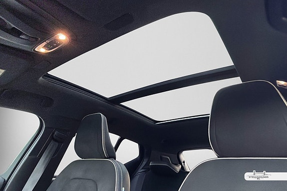Volvo XC40 17 of 23