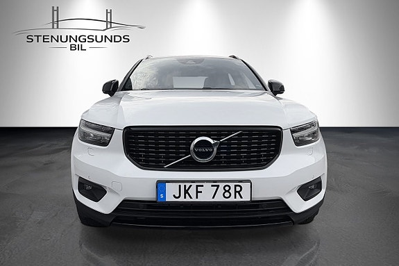 Volvo XC40 7 of 23