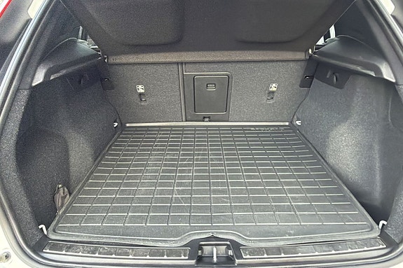 Volvo XC40 10 of 23
