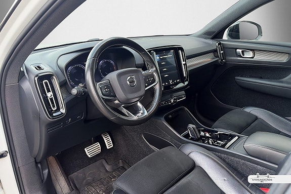 Volvo XC40 8 of 23
