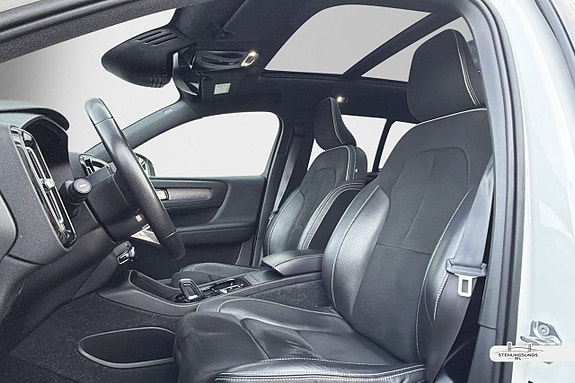 Volvo XC40 16 of 23
