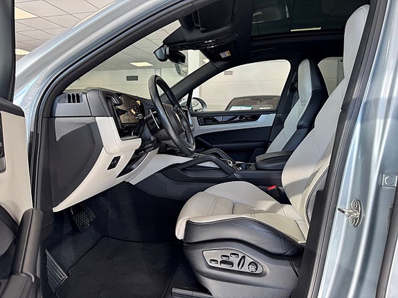 Porsche Cayenne 8 of 25