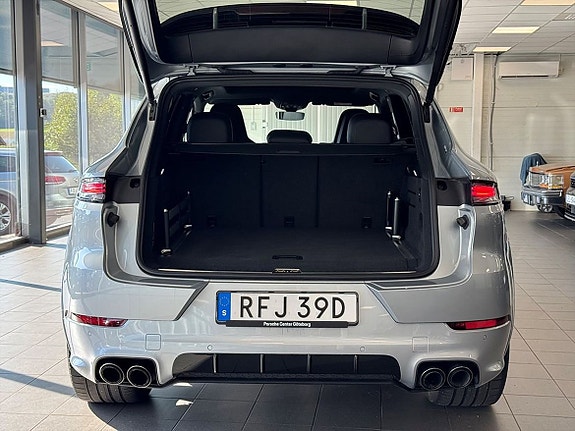 Porsche Cayenne 25 of 25