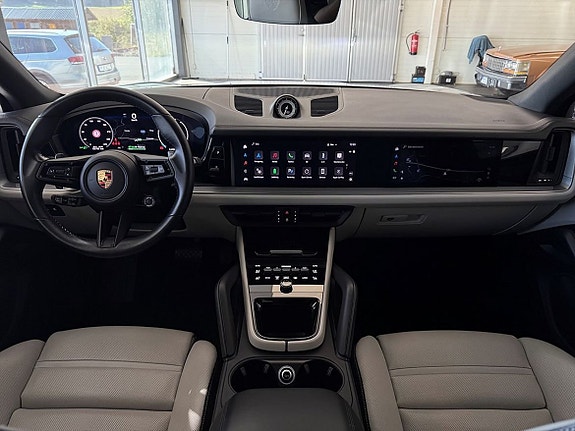 Porsche Cayenne 10 of 25
