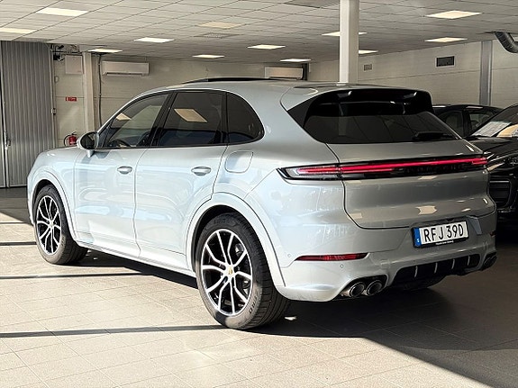 Porsche Cayenne 5 of 25