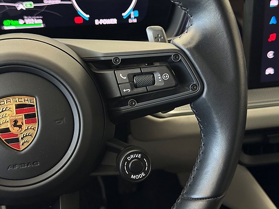 Porsche Cayenne 16 of 25