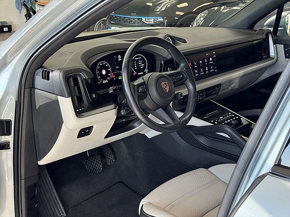 Porsche Cayenne 9 of 25