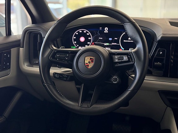 Porsche Cayenne 12 of 25