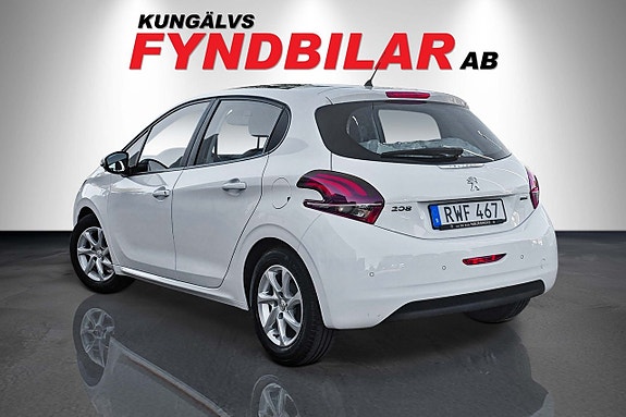 Peugeot 208 3 of 7