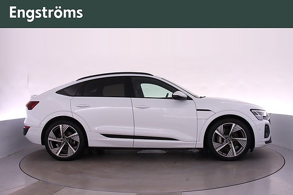 Audi Q8 2 of 27