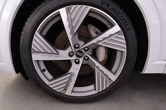 Audi Q8 22 of 27