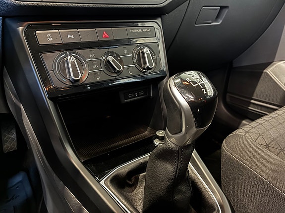 Volkswagen T-Cross 9 of 16