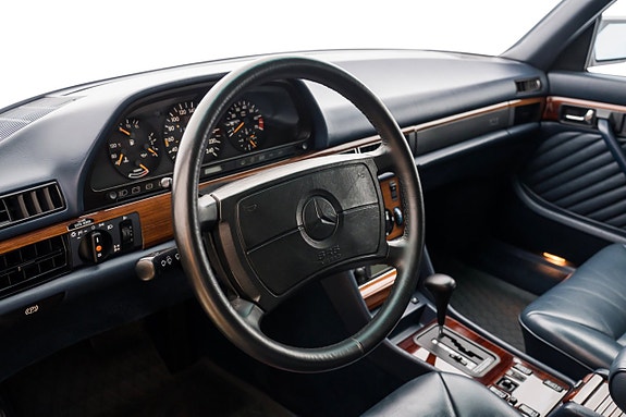 Mercedes-Benz 300 SE 12 of 26