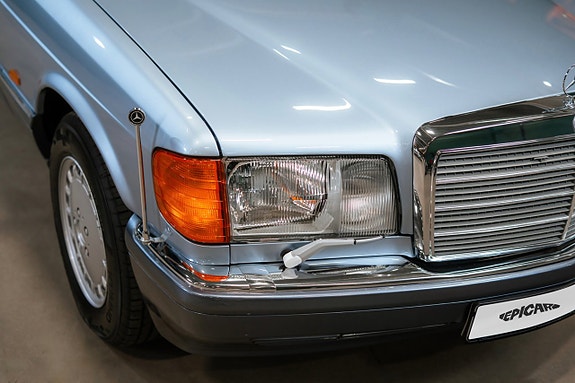 Mercedes-Benz 300 SE 9 of 26