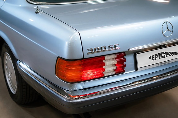 Mercedes-Benz 300 SE 10 of 26