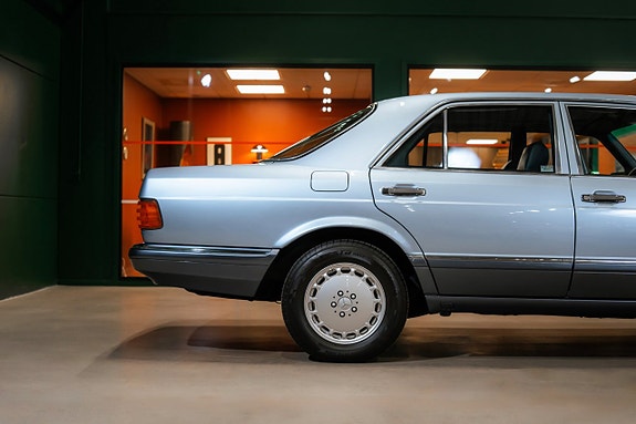Mercedes-Benz 300 SE 8 of 26