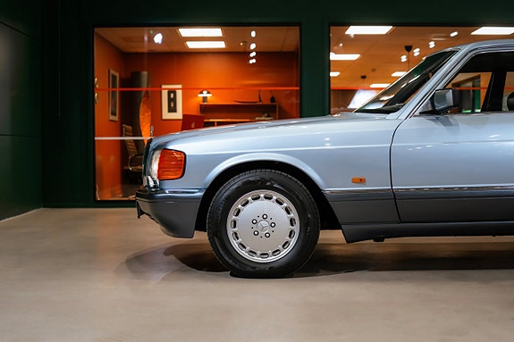 Mercedes-Benz 300 SE 7 of 26