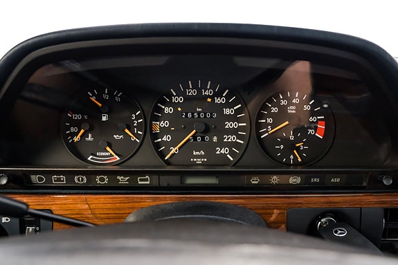 Mercedes-Benz 300 SE 14 of 26
