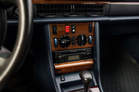 Mercedes-Benz 300 SE 15 of 26