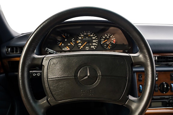 Mercedes-Benz 300 SE 13 of 26