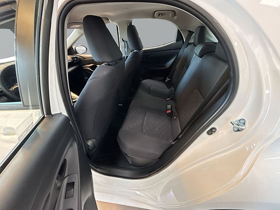Toyota Yaris 9 of 24