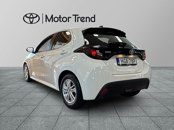 Toyota Yaris 3 of 24