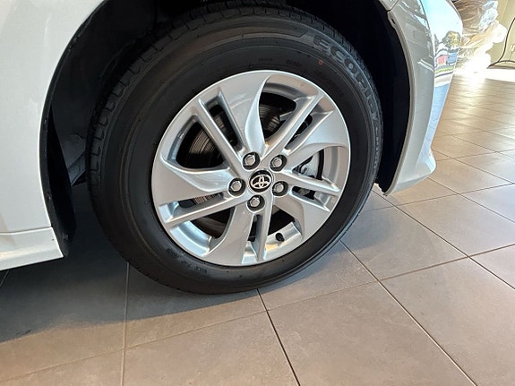 Toyota Yaris 13 of 24
