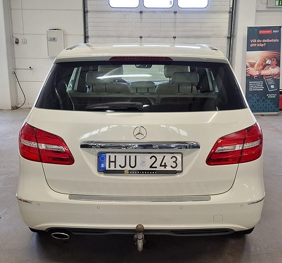 Mercedes-Benz B180 8 of 23