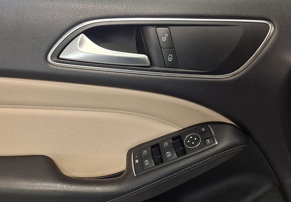 Mercedes-Benz B180 20 of 23