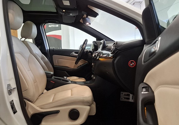 Mercedes-Benz B180 13 of 23