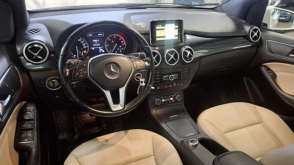 Mercedes-Benz B180 2 of 23