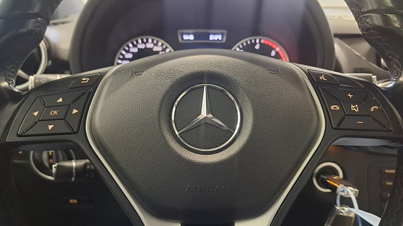 Mercedes-Benz B180 22 of 23