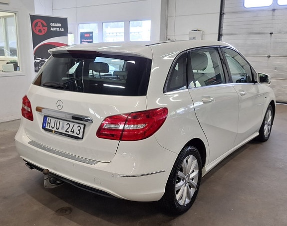 Mercedes-Benz B180 5 of 23
