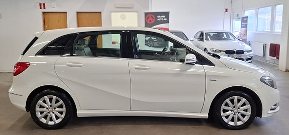 Mercedes-Benz B180 9 of 23