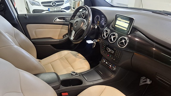 Mercedes-Benz B180 12 of 23