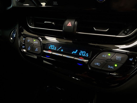 Toyota C-HR 16 of 26