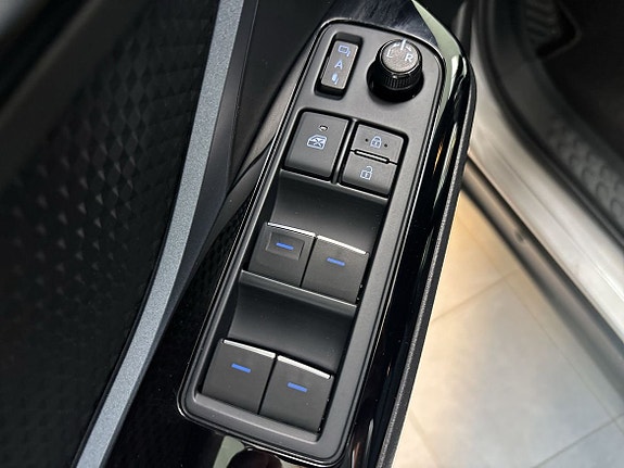 Toyota C-HR 23 of 26